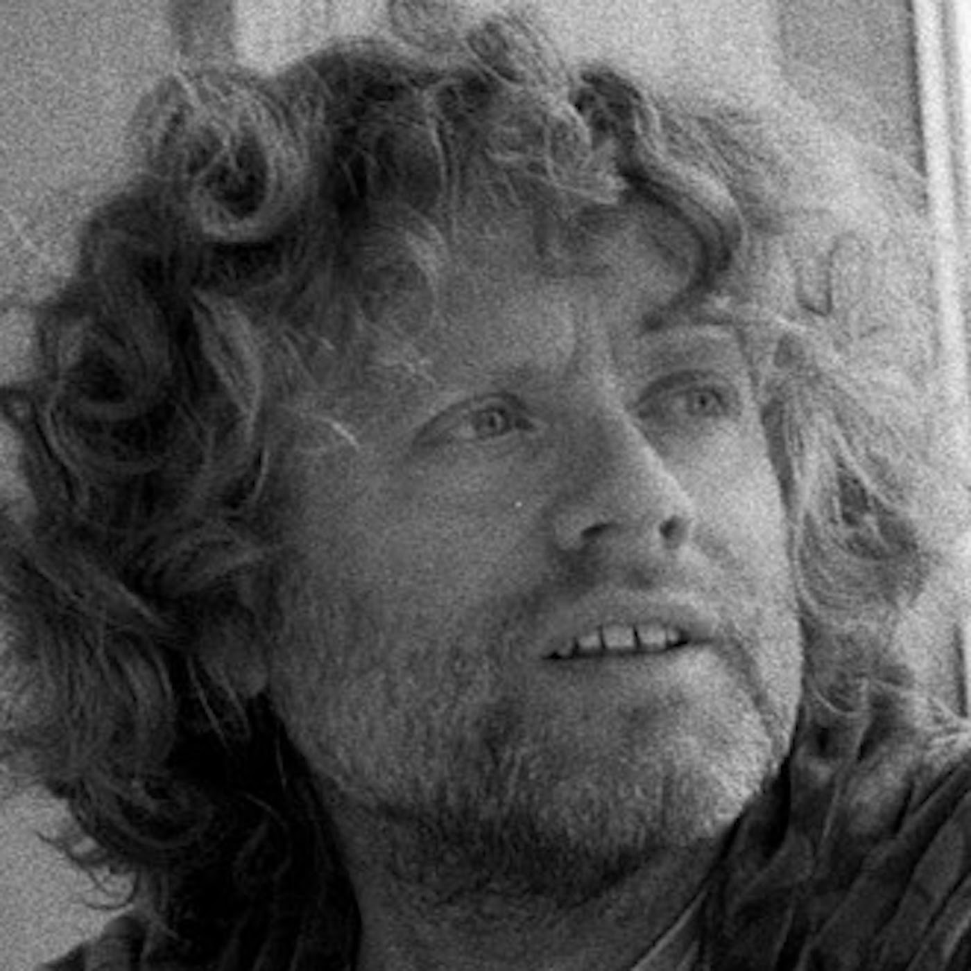 Benny Sings ‘Castle’