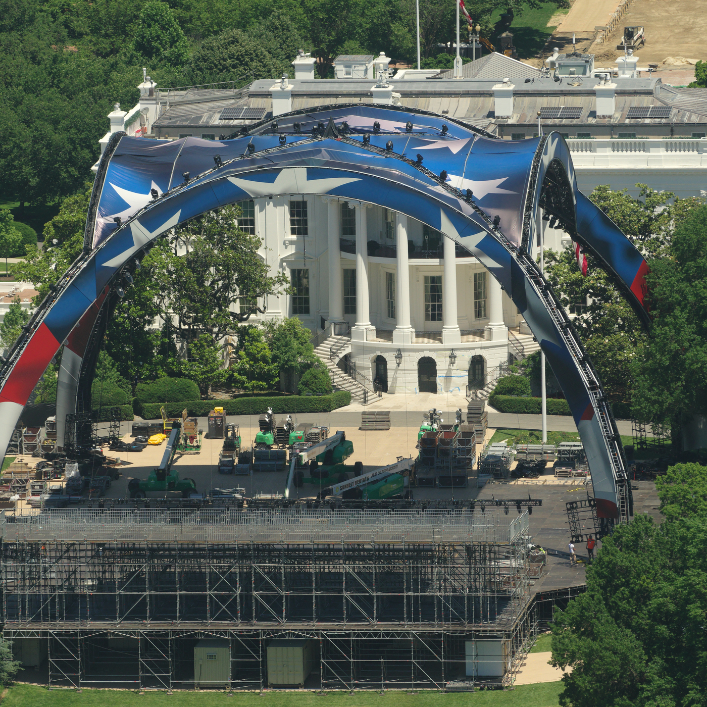 The eyebrow-raising ethics of a White House cage fight